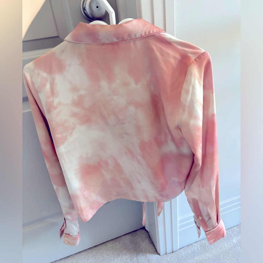 Aritzia Classic Toe-front Long Sleeve Blouse Pink Cream Satin Watercolor - Picture 4 of 4